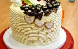 Galeria aktualności Seniorzy w akcji: kreatywne torty i kulinarna pasja na kursie &bdquo;Żyjmy zdrowo&rdquo; 1