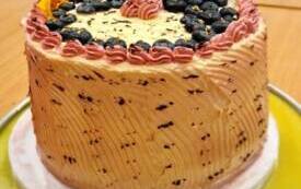 Galeria aktualności Seniorzy w akcji: kreatywne torty i kulinarna pasja na kursie &bdquo;Żyjmy zdrowo&rdquo; 3