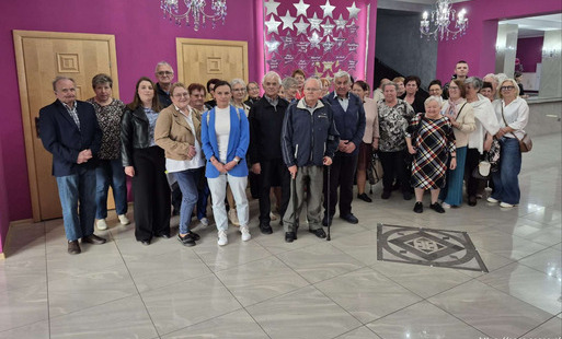 Zdjęcie do Sprawozdenia z wyjazdu na kabaret Trzecia Strona Medalu w CKIS w Sęp&oacute;lnie Krajeńskim w dniu 08.05.2026 r.
