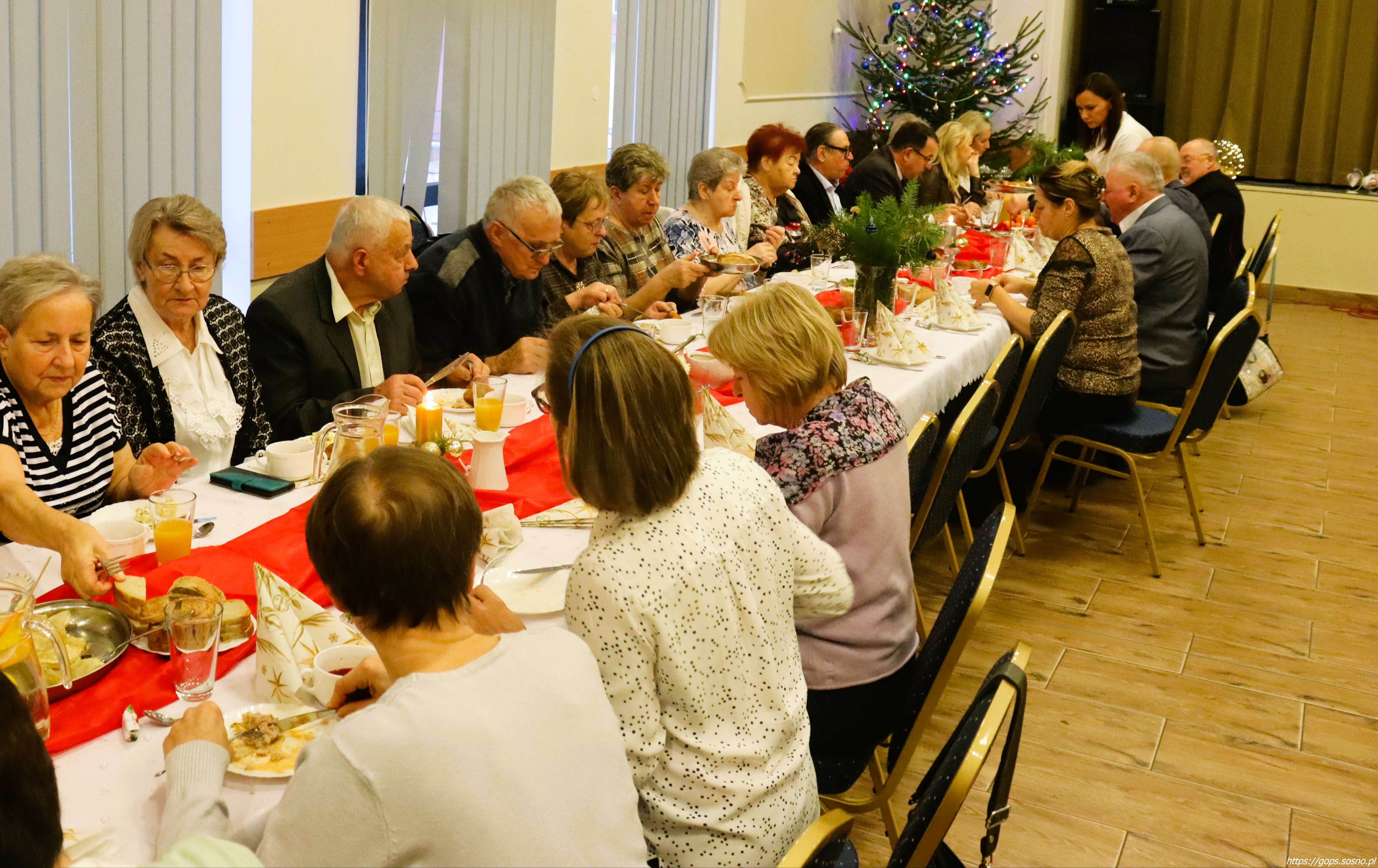 Zdjęcie do Sprawozdanie z realizacji zadania pn. Wigilia, kt&oacute;re odbyło się dnia 11.12.2025 r. w Bibliotece &ndash; Domu Kultury w Sośnie